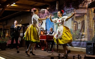 Kolacja z węgierskim programem folklorystycznym