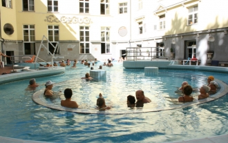 Wpłyń na swoje zdrowie: bilety na kąpielisko Lukács w Budapeszcie Wpłyń na swoje zdrowie: bilety na kąpielisko Lukács w Budapeszcie